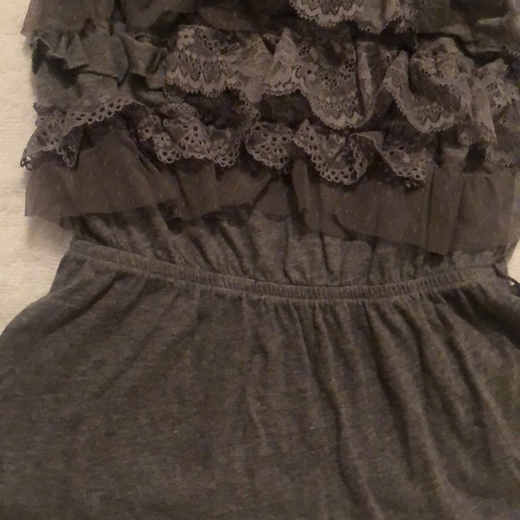 Gently worn Vintage Hollister gray ruffle camisole. Very Good condition. Xsmall - Picture 5 of 8